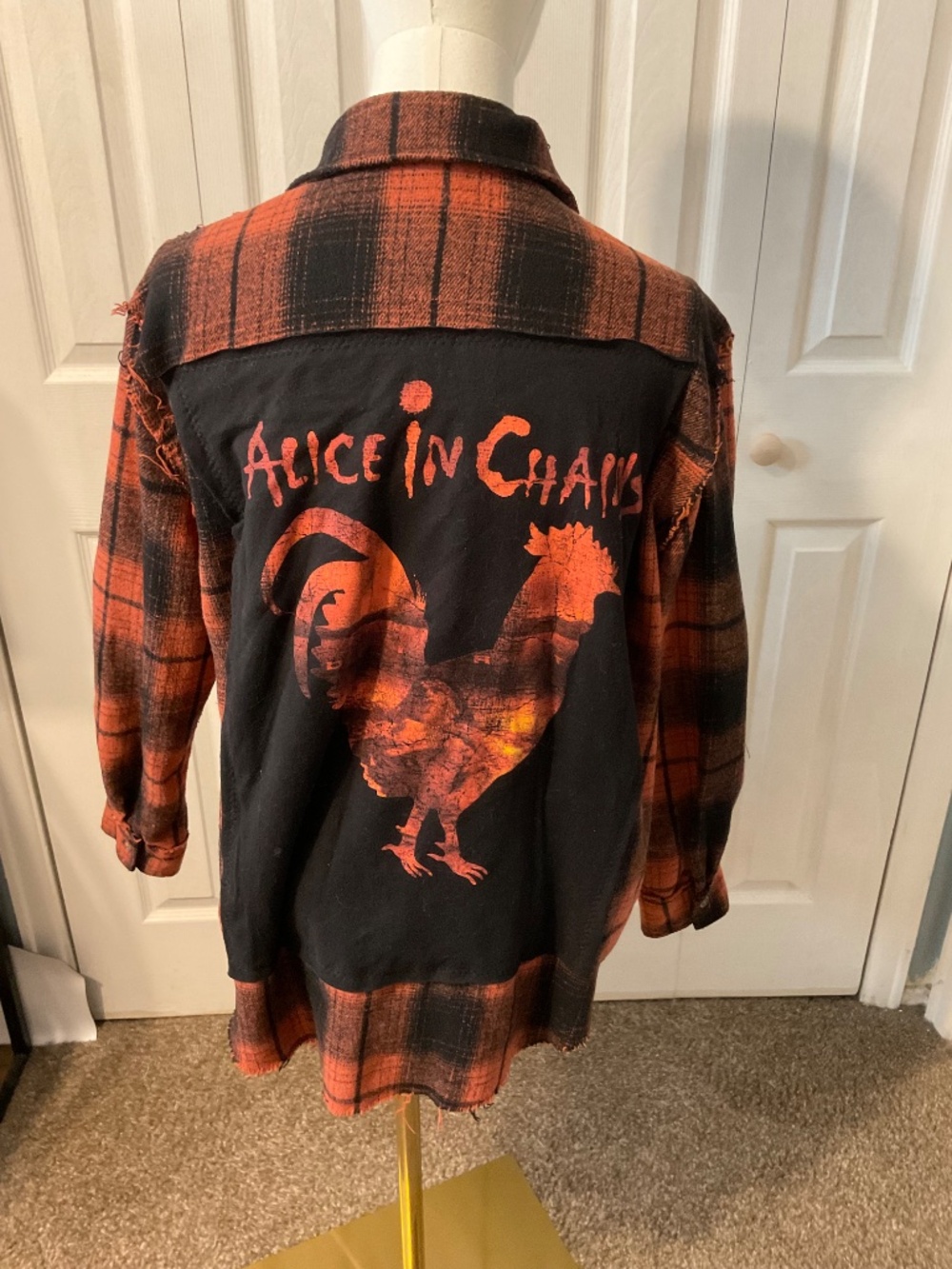 Alice In Chains Rooster Back Graphic T-Shirt on Women's Oversized Small Distress
